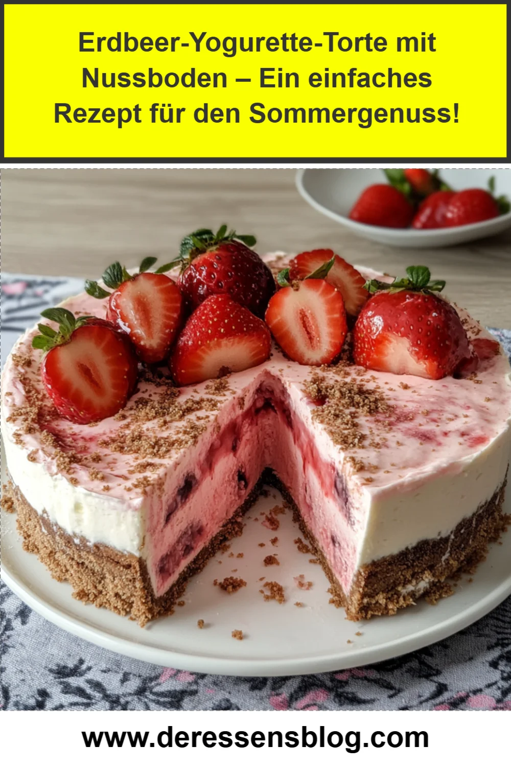 Erdbeer-Yogurette-Torte mit Nussboden – Ein einfaches Rezept für den Sommergenuss!